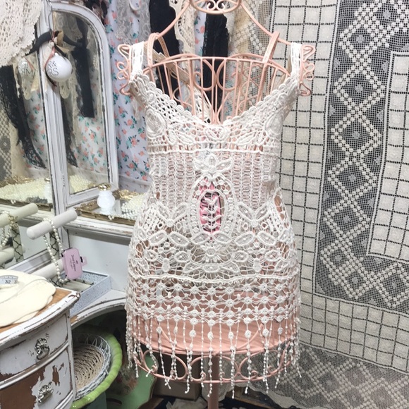 Dolled up Lace Tank-top - Picture 2 of 11